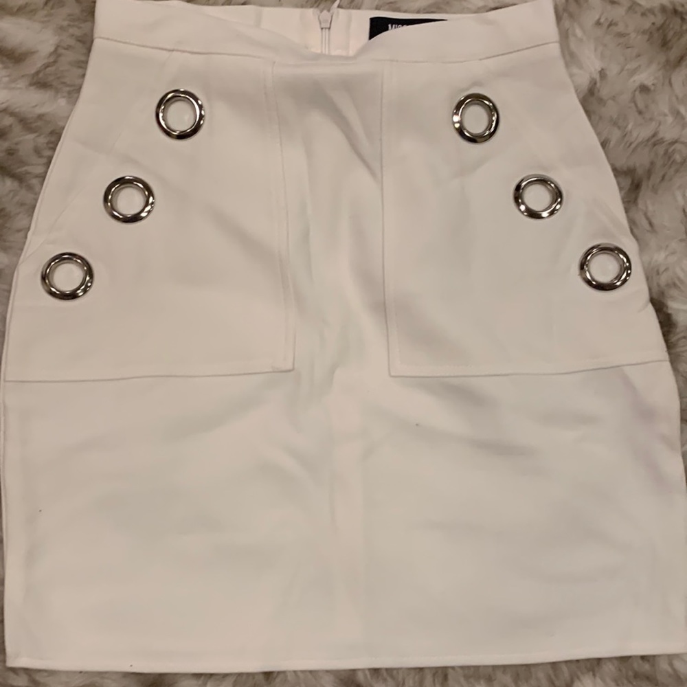 Has pockets